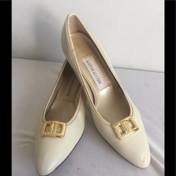 naturalizer beige pumps